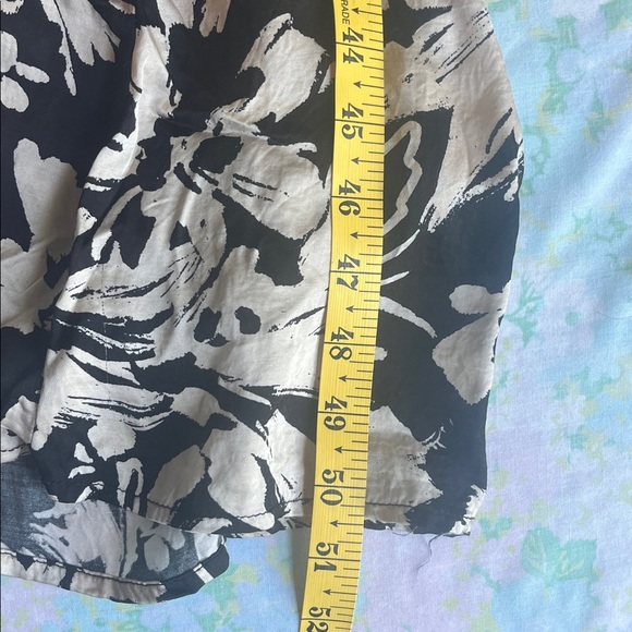 Evereve | Winona  Floral Midi V-Neck Black & White Silky Dress Size Small - Picture 10 of 11